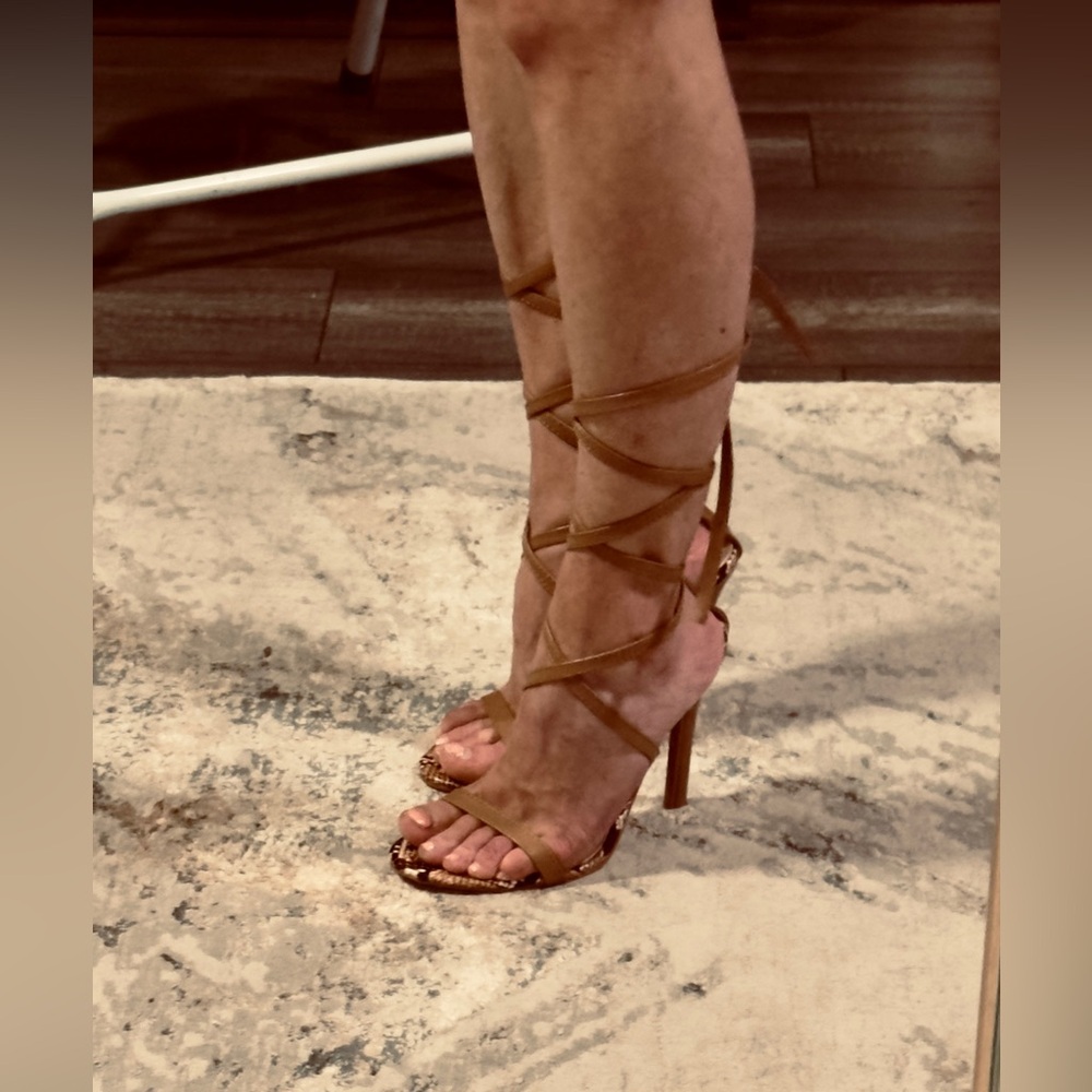 🍀Brown pu leather calf laced up heels